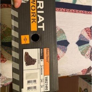 Ariat work boots size 9D worn a couple of times brand new!